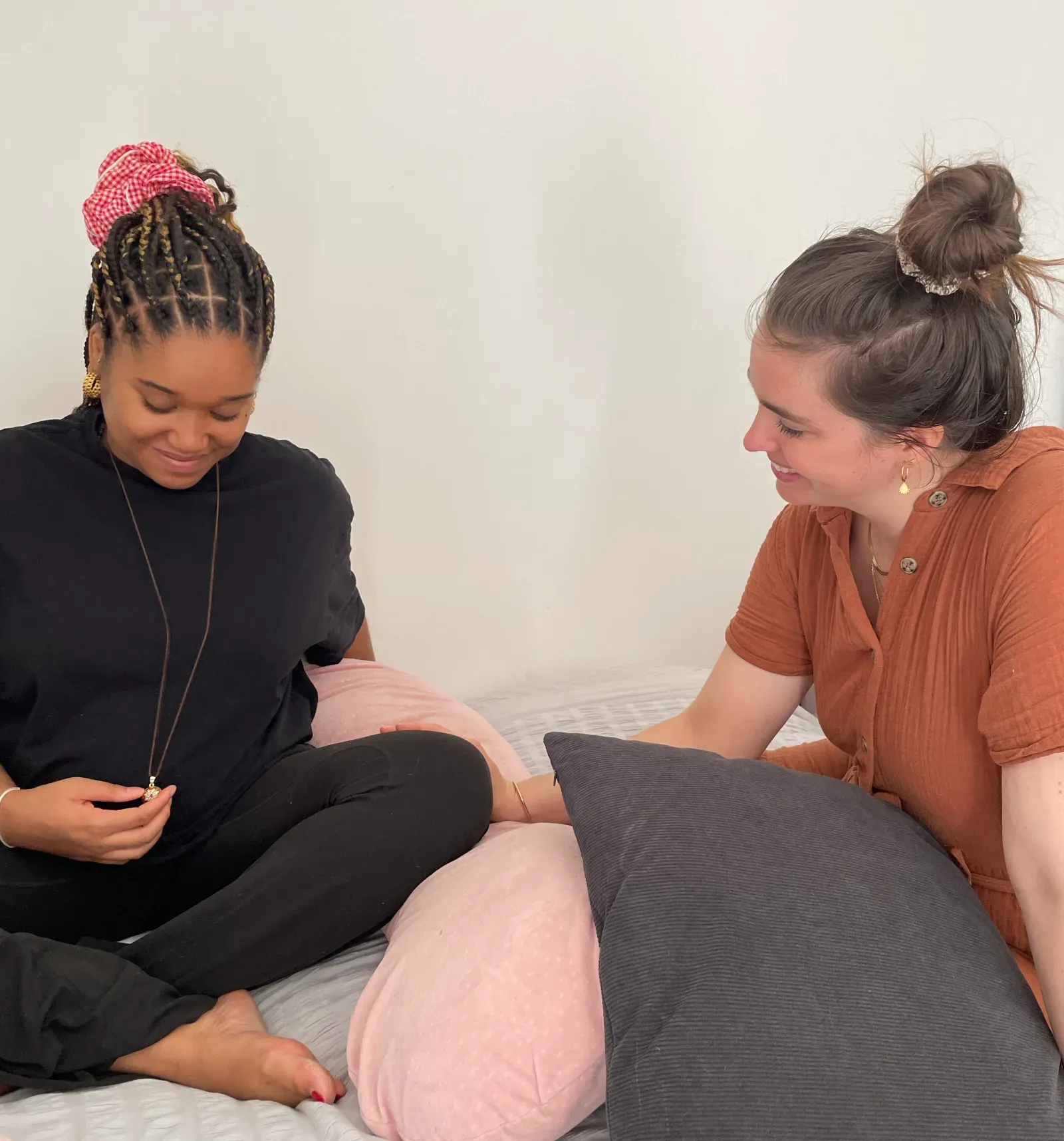 Domitille échange avec une future maman pendant un accompagnement doula